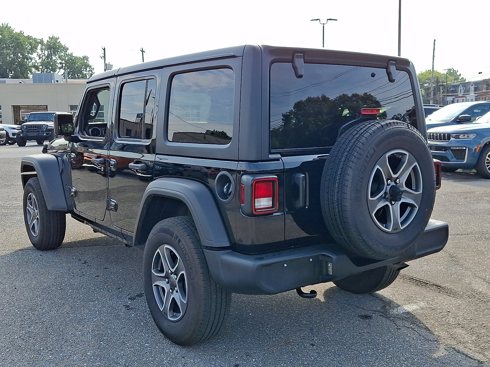 Used 2023 Jeep Wrangler Unlimited Sport AWD/4WD image 4