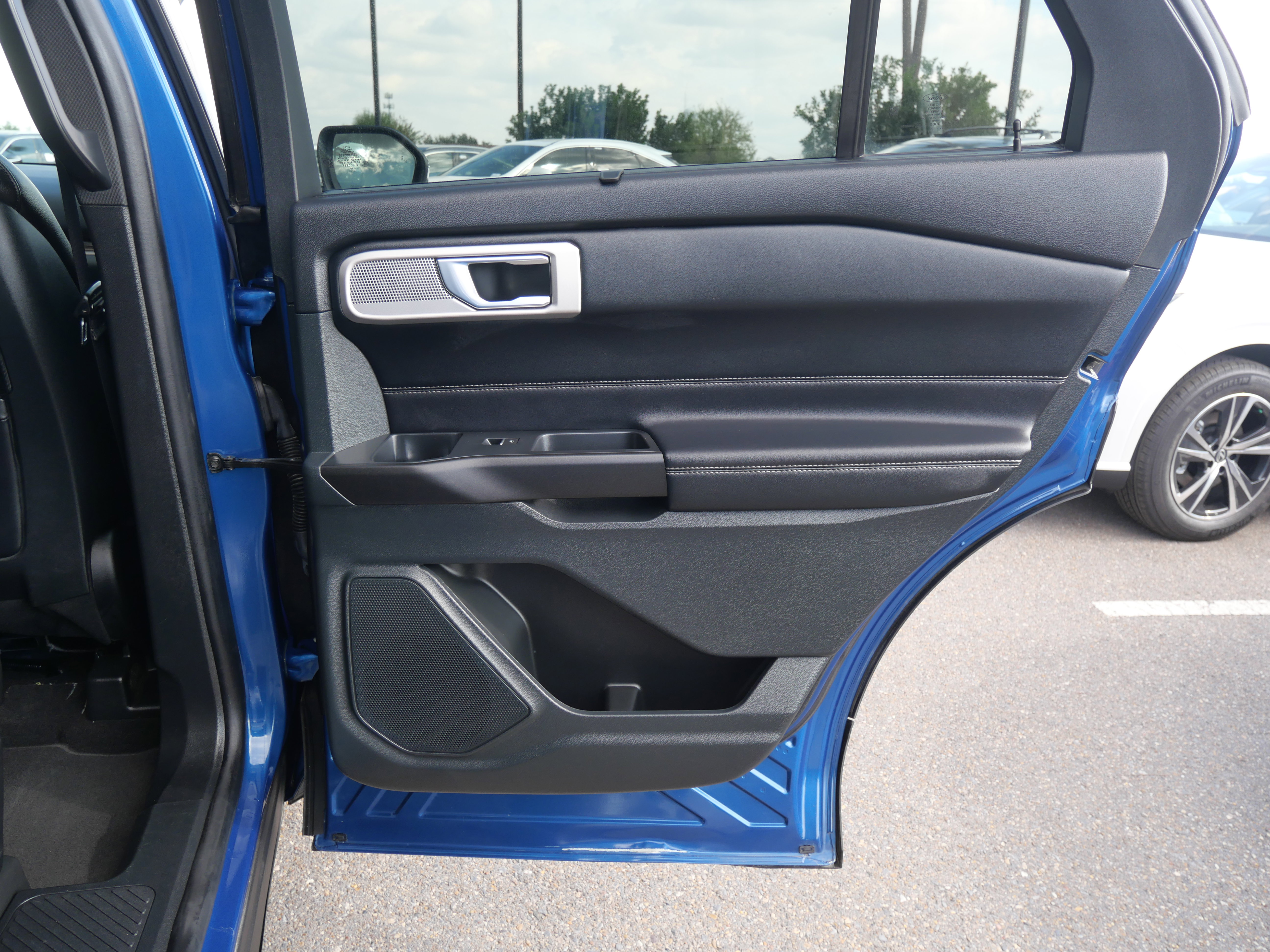 Used 2020 Ford Explorer Limited image 13