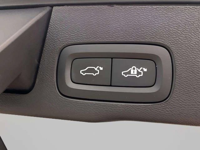 Used 2025 Volvo XC60 B5 Plus AWD/4WD image 10