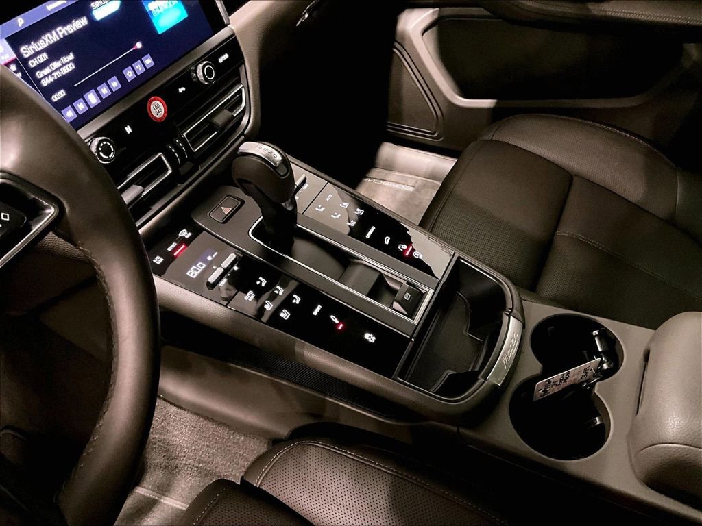 Certified 2024 Porsche Macan image 20