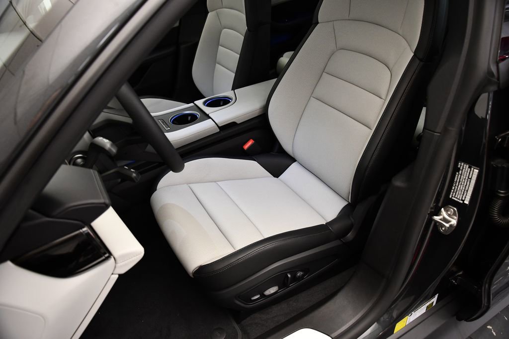 Used 2025 Porsche Taycan image 39