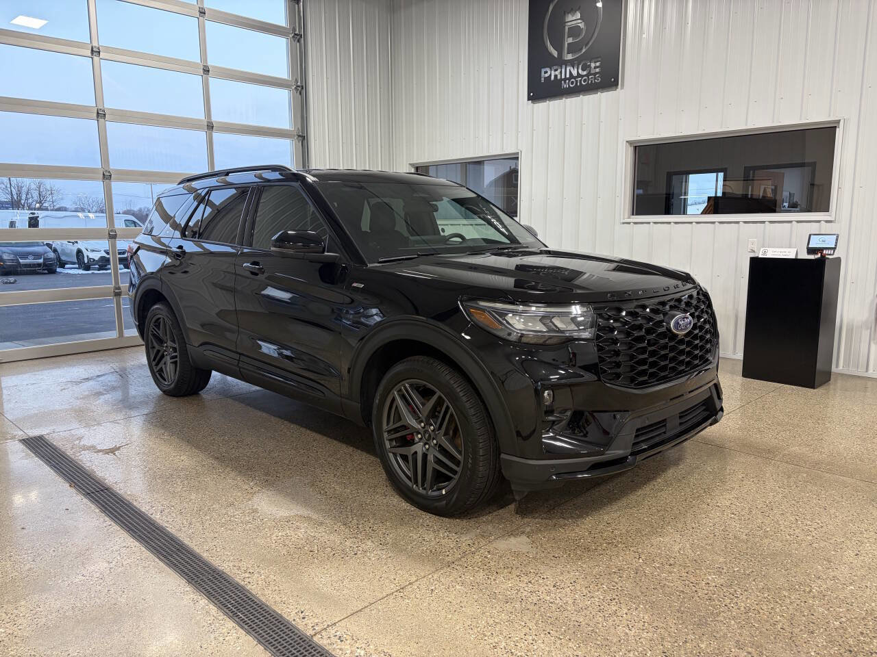 Used 2025 Ford Explorer ST-Line w/ ST-Line Street Pack image 5