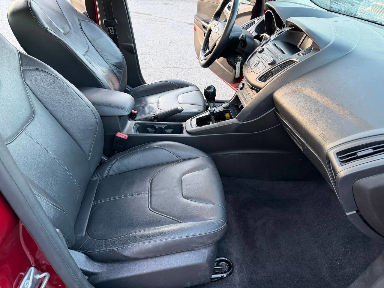 Used 2016 Ford Focus SE w/ Equipment Group 201A image 17