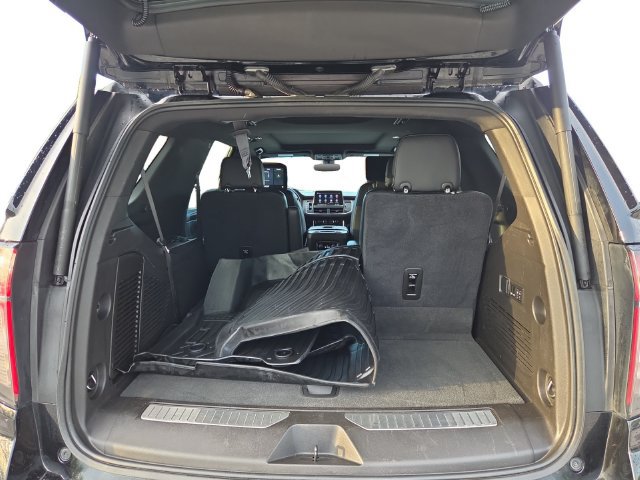 Used 2021 Chevrolet Tahoe Z71 w/ Luxury Package AWD/4WD image 19