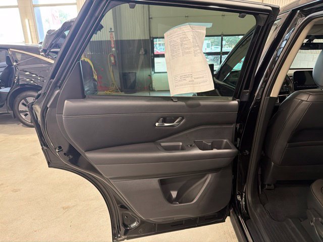 Certified 2025 Nissan Pathfinder SL AWD/4WD image 12