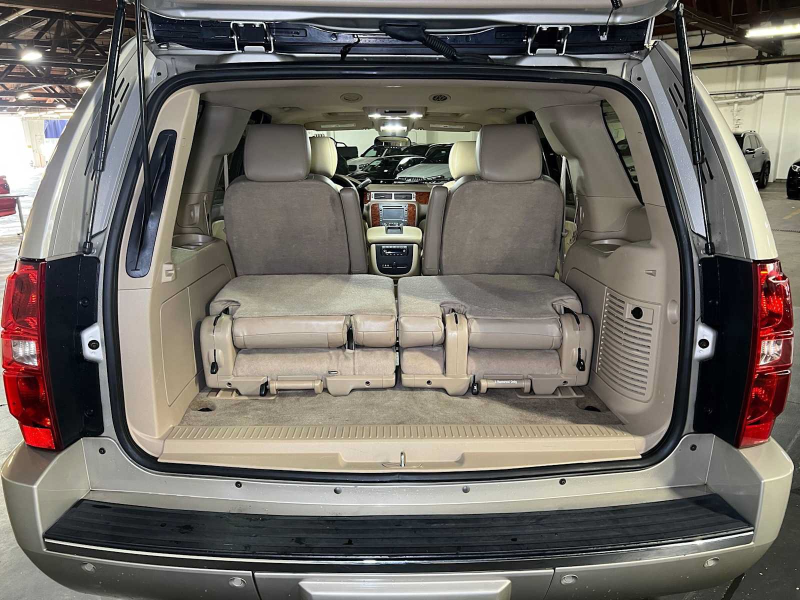 Used 2014 Chevrolet Tahoe LTZ AWD/4WD image 15