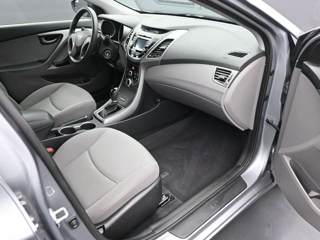 Used 2016 Hyundai Elantra SE w/ Option Group 02 image 9
