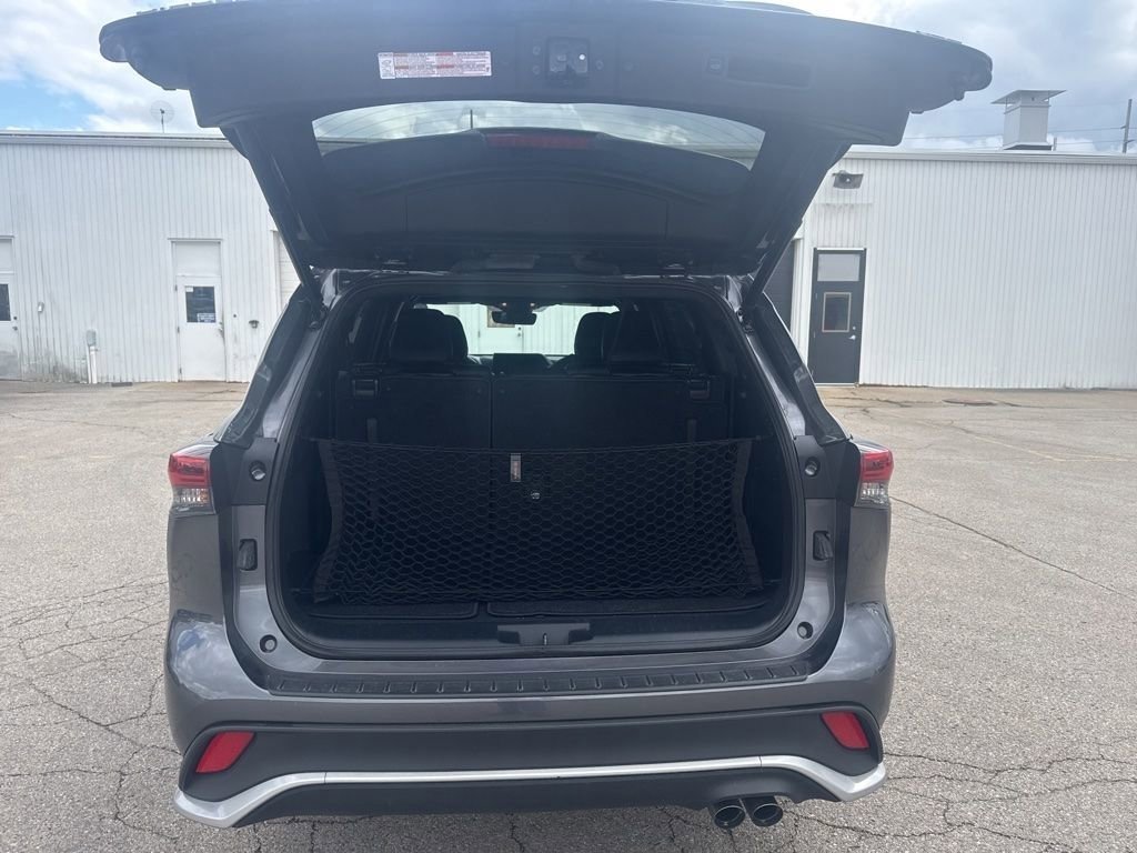 Used 2023 Toyota Highlander XSE FWD image 8