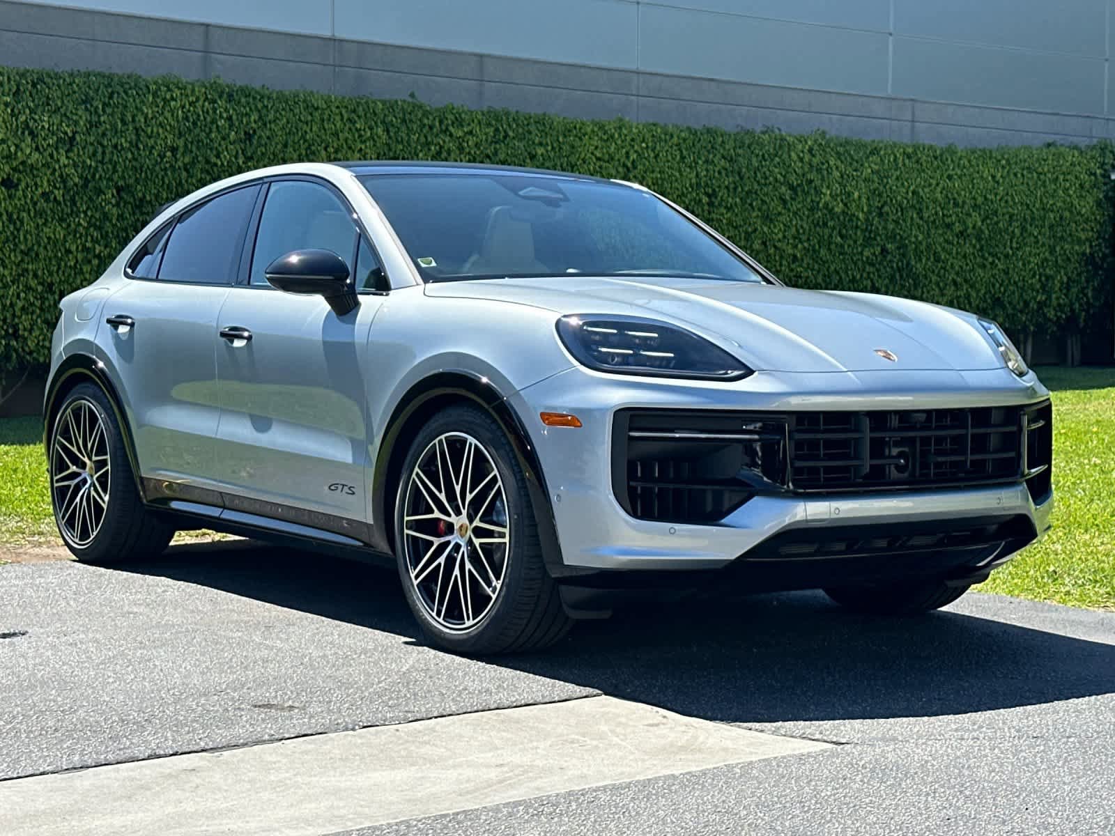 New 2026 Porsche Cayenne GTS image 10