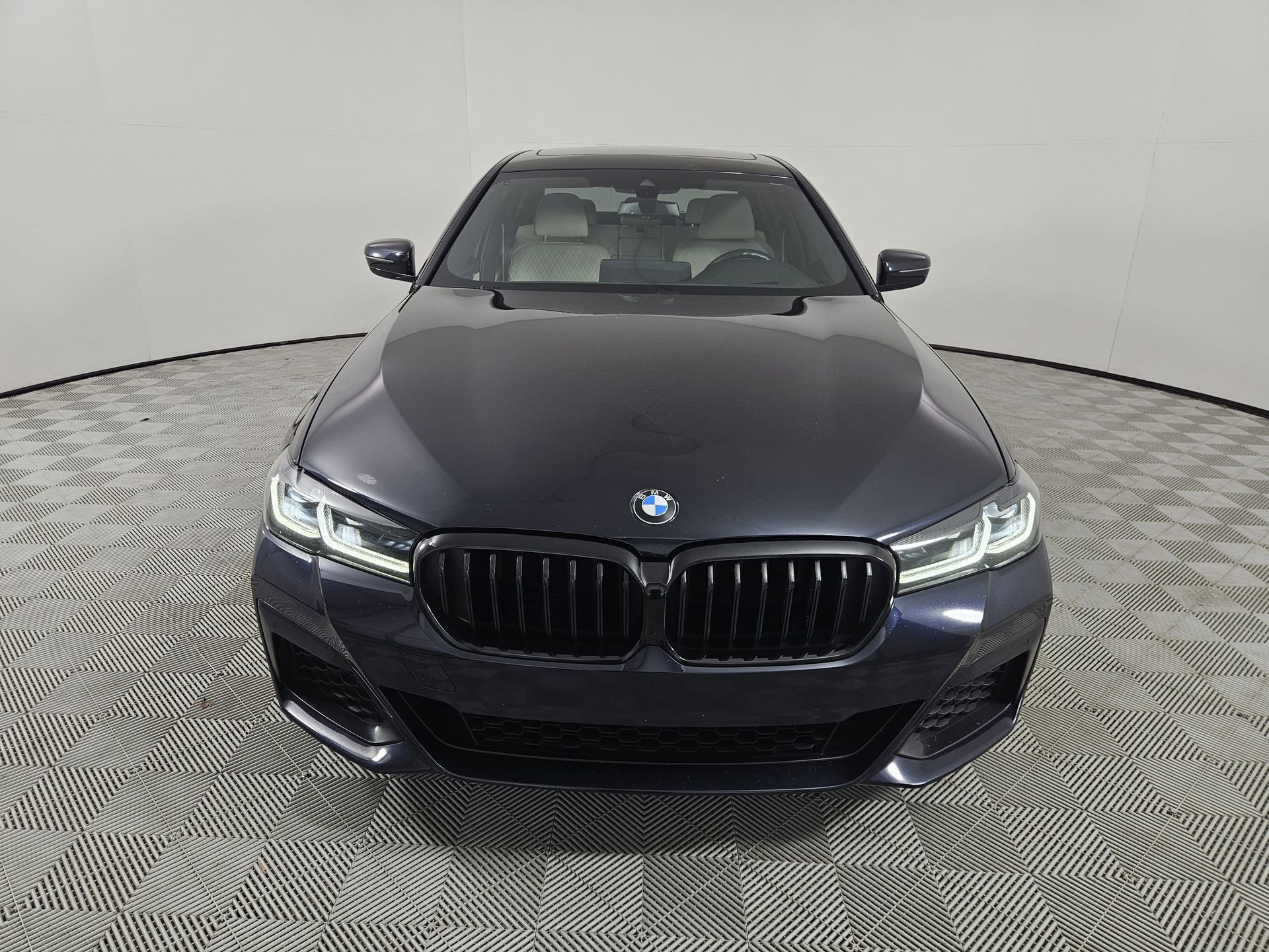 Used 2023 BMW 530i w/ Executive Package RWD image 2