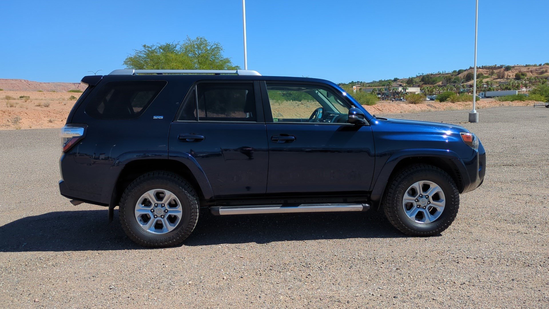 Used 2017 Toyota 4Runner SR5 Premium AWD/4WD image 2