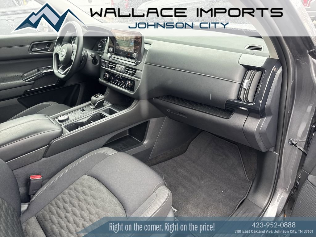 Used 2024 Nissan Pathfinder S image 36