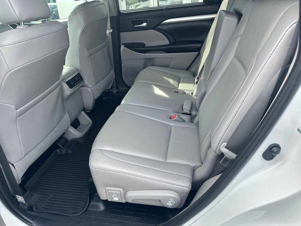 Used 2019 Toyota Highlander XLE FWD image 23