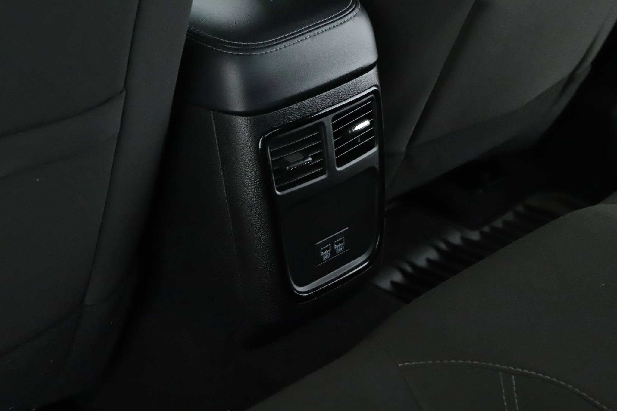 Used 2023 Dodge Charger SXT w/ Blacktop Package image 7