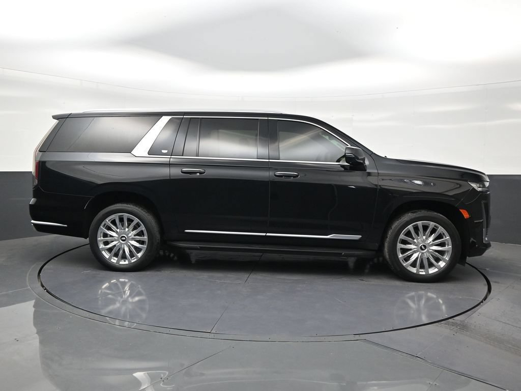 Used 2023 Cadillac Escalade ESV Premium Luxury AWD/4WD image 6