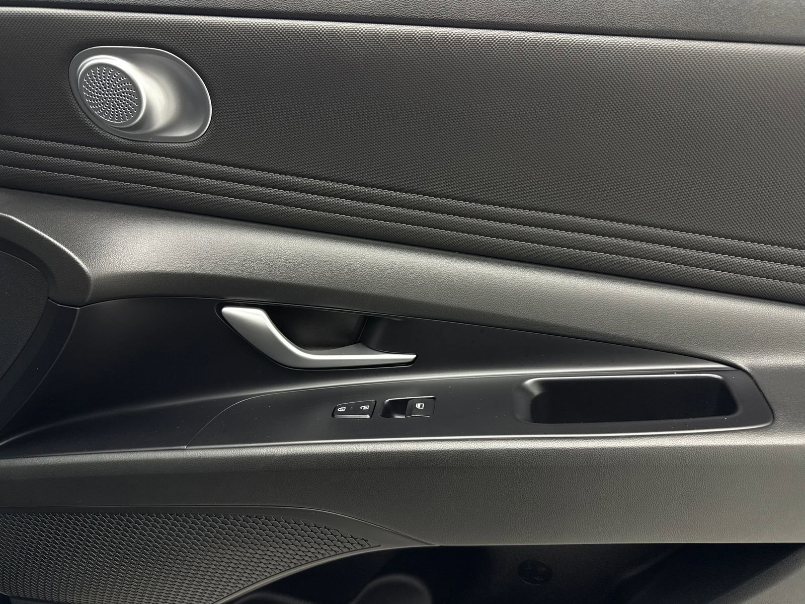 Used 2023 Hyundai Elantra Limited image 43