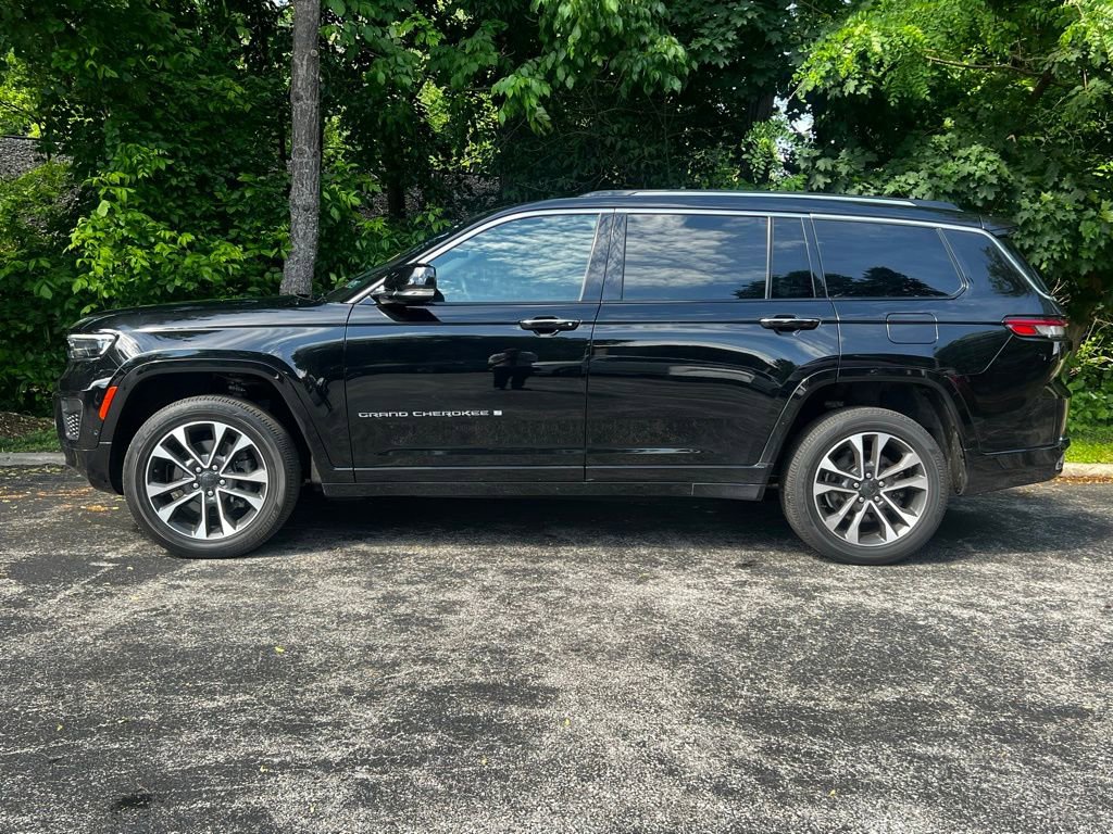 Used 2022 Jeep Grand Cherokee L Overland w/ Luxury Tech Group IV AWD/4WD image 2