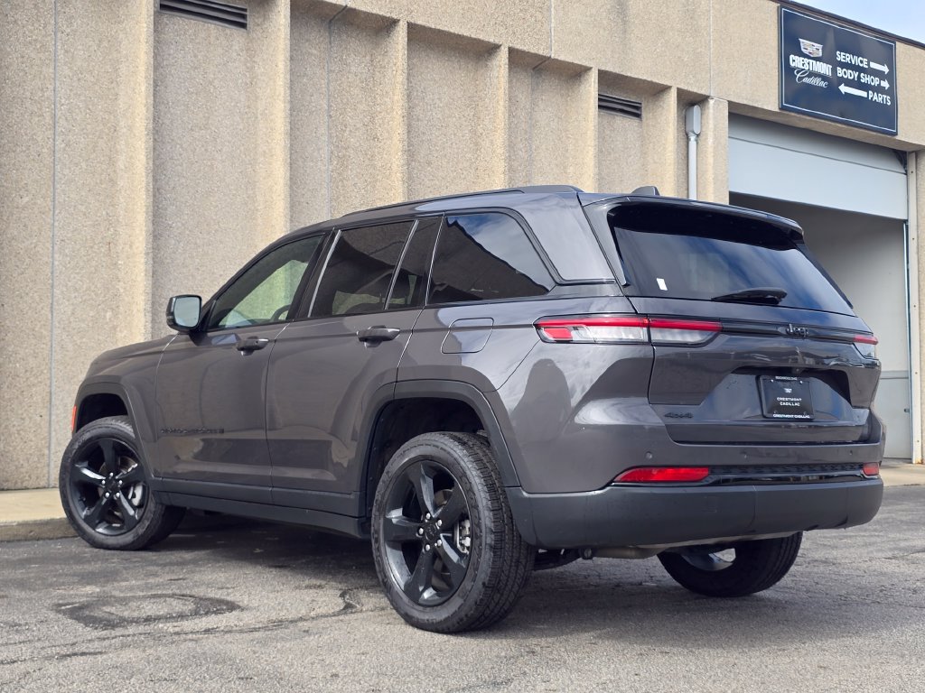 Used 2023 Jeep Grand Cherokee Altitude AWD/4WD image 15