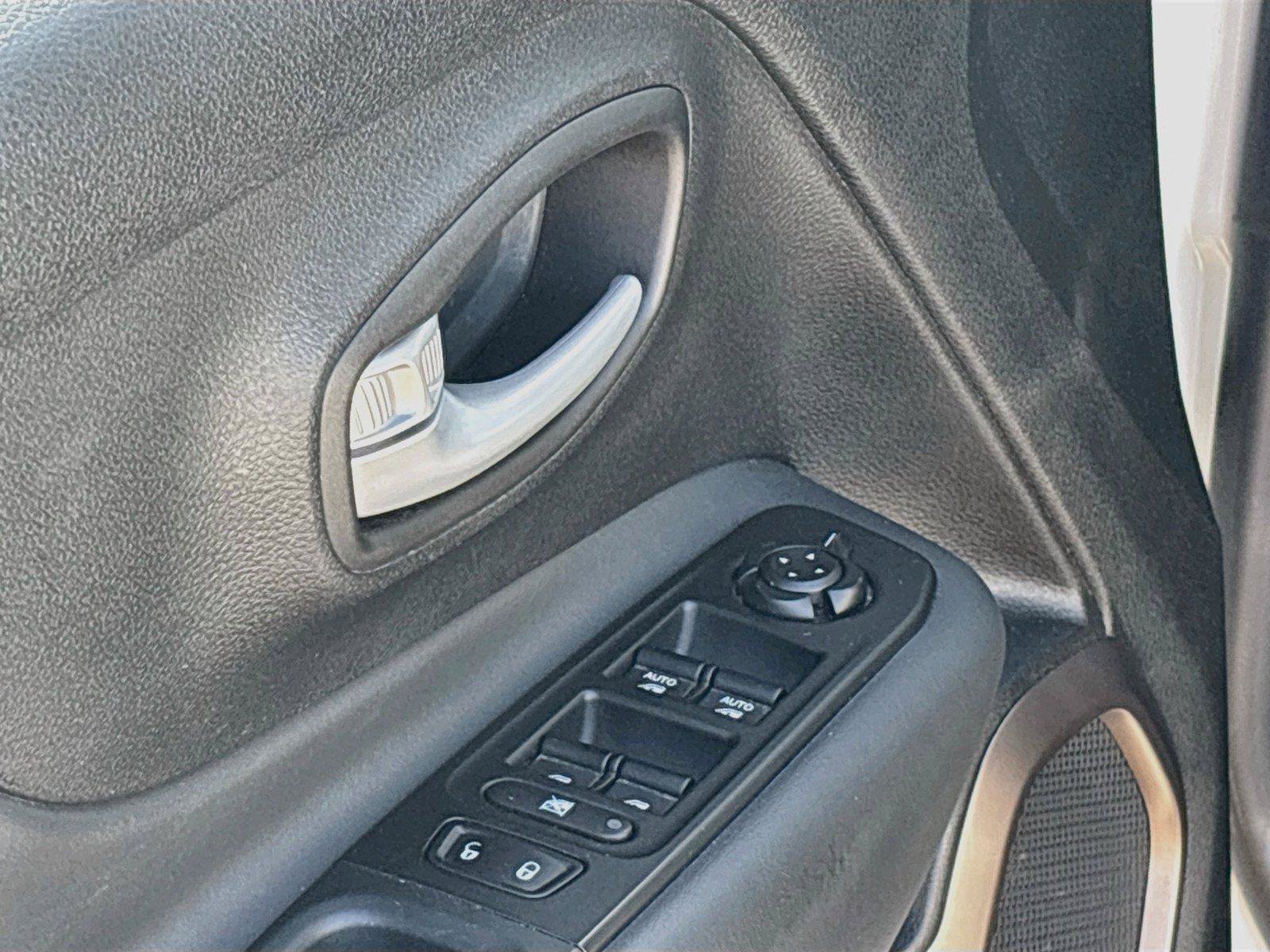 Certified 2023 Jeep Renegade Latitude AWD/4WD image 20