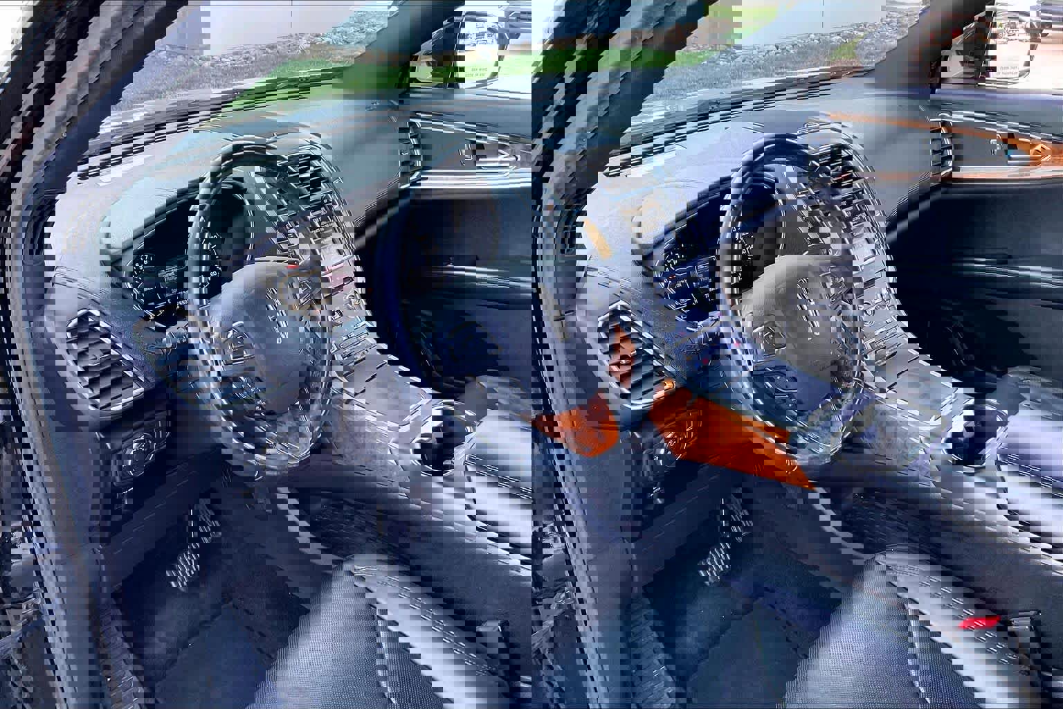 Used 2017 Lincoln MKX Reserve w/ Driver Assistance Package image 18