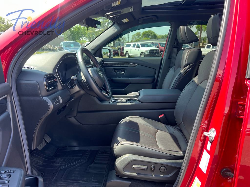 Used 2025 Honda Pilot Black Edition image 12