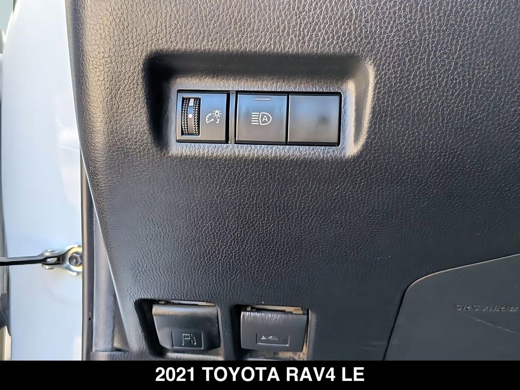 Used 2021 Toyota RAV4 LE FWD image 22
