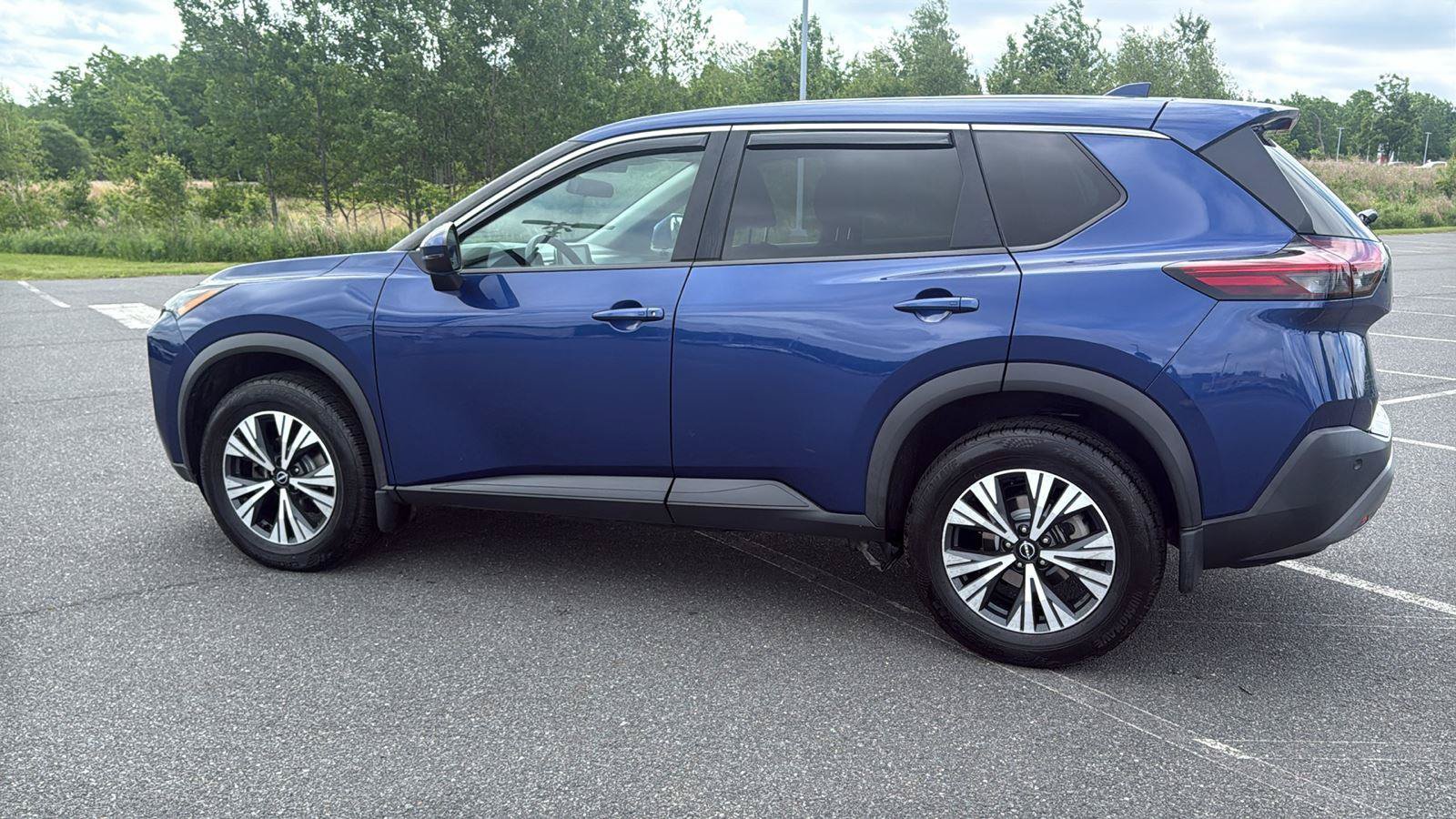 Used 2022 Nissan Rogue SV FWD image 11