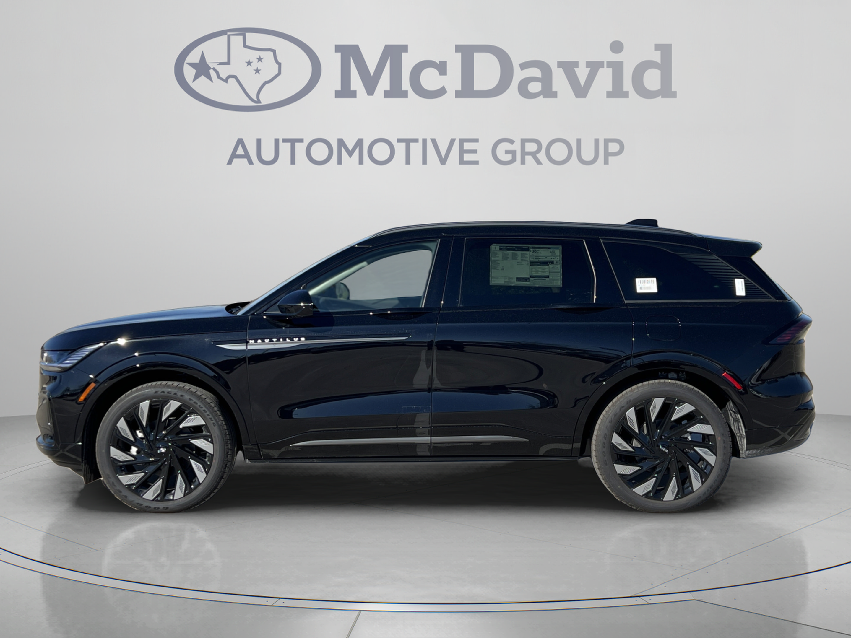 New 2026 Lincoln Nautilus Reserve w/ Jet Appearance Package AWD/4WD image 2