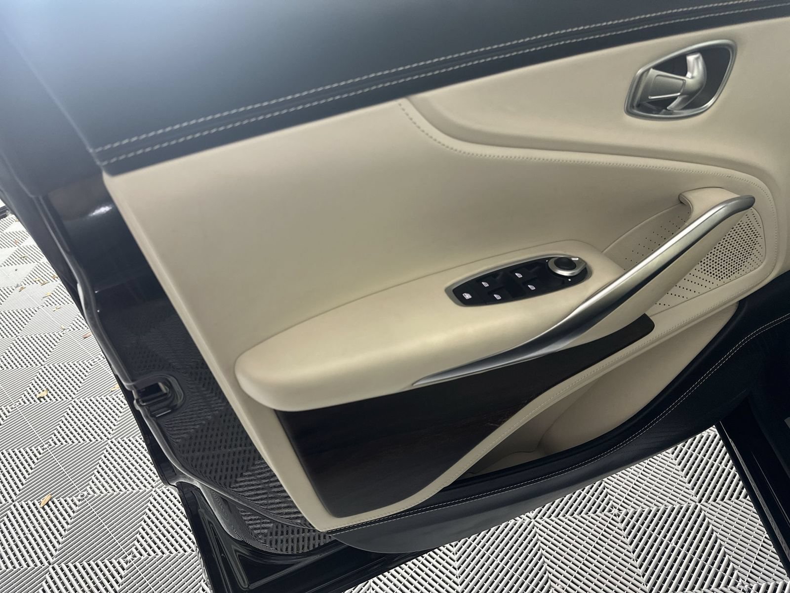 Used 2021 Aston Martin DBX AWD/4WD image 29