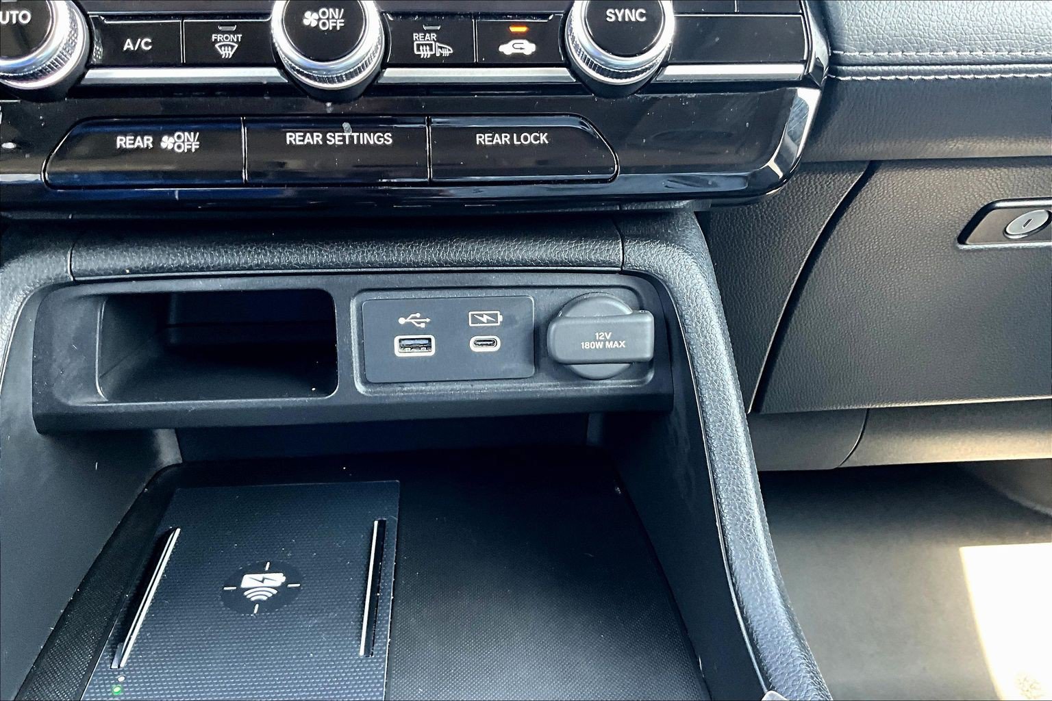 Used 2025 Honda Pilot Elite image 26