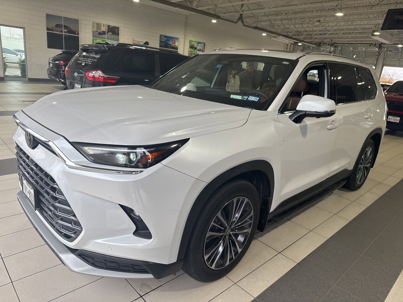 Used 2024 Toyota Grand Highlander AWD Hybrid image 1