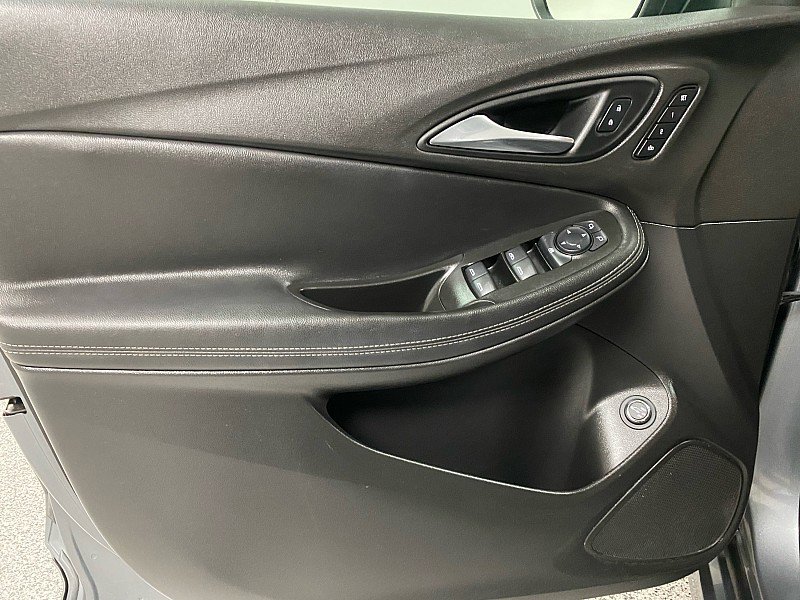 Used 2021 Buick Encore GX Essence w/ Advanced Technology Package image 9