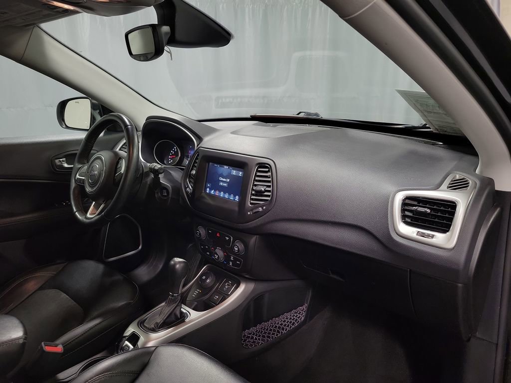 Used 2018 Jeep Compass Latitude w/ Popular Equipment Group AWD/4WD image 27