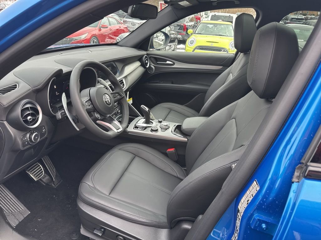 New 2025 Alfa Romeo Stelvio Sprint AWD/4WD image 11