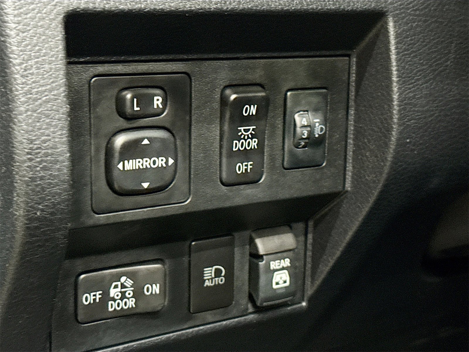 Used 2020 Toyota Tundra Limited image 10