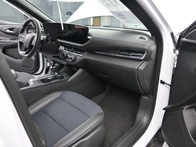 Used 2025 Buick Envista Preferred image 24