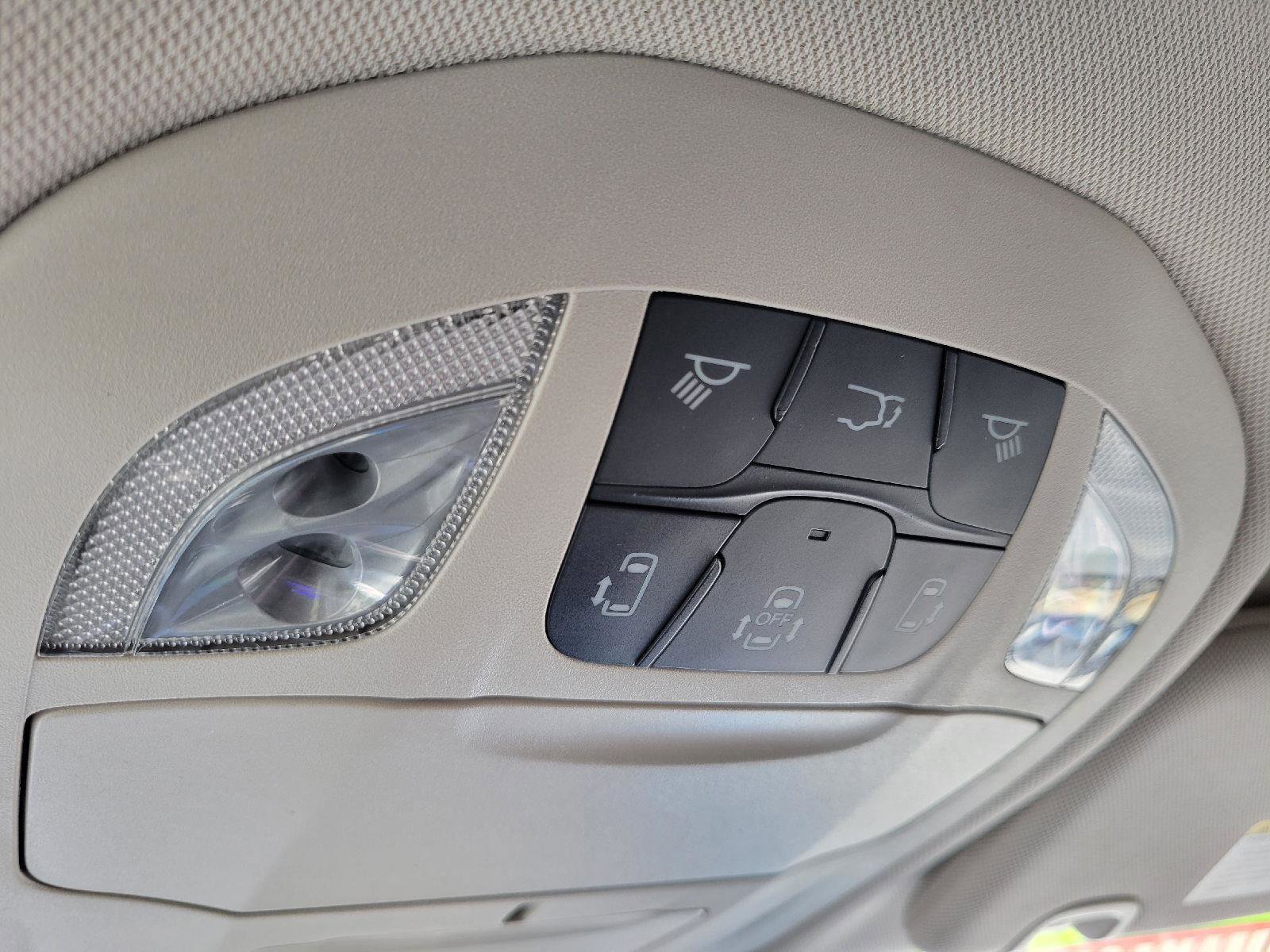 Used 2024 Chrysler Voyager LX image 23