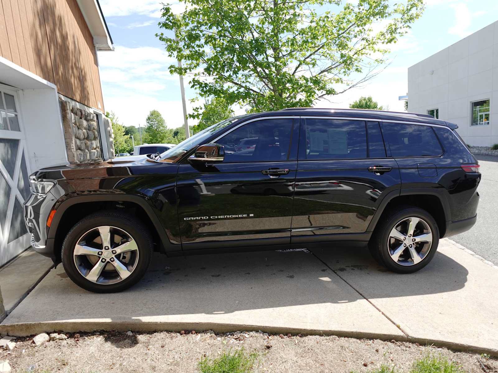 Used 2022 Jeep Grand Cherokee L Limited AWD/4WD image 4