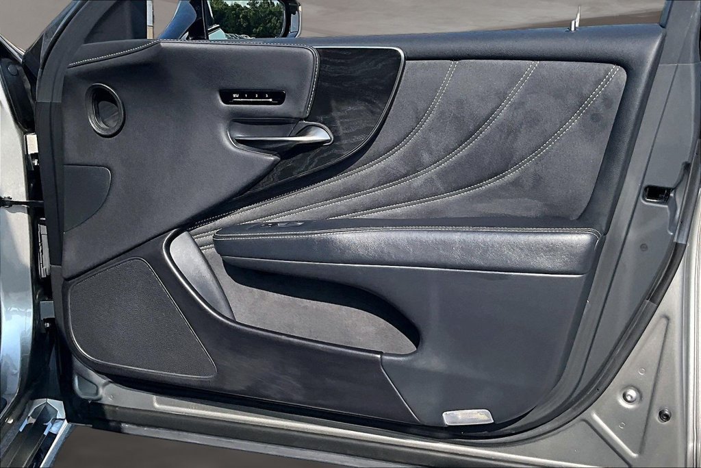 Used 2022 Lexus LS 500 w/ Accessory Package (Z2) RWD image 27