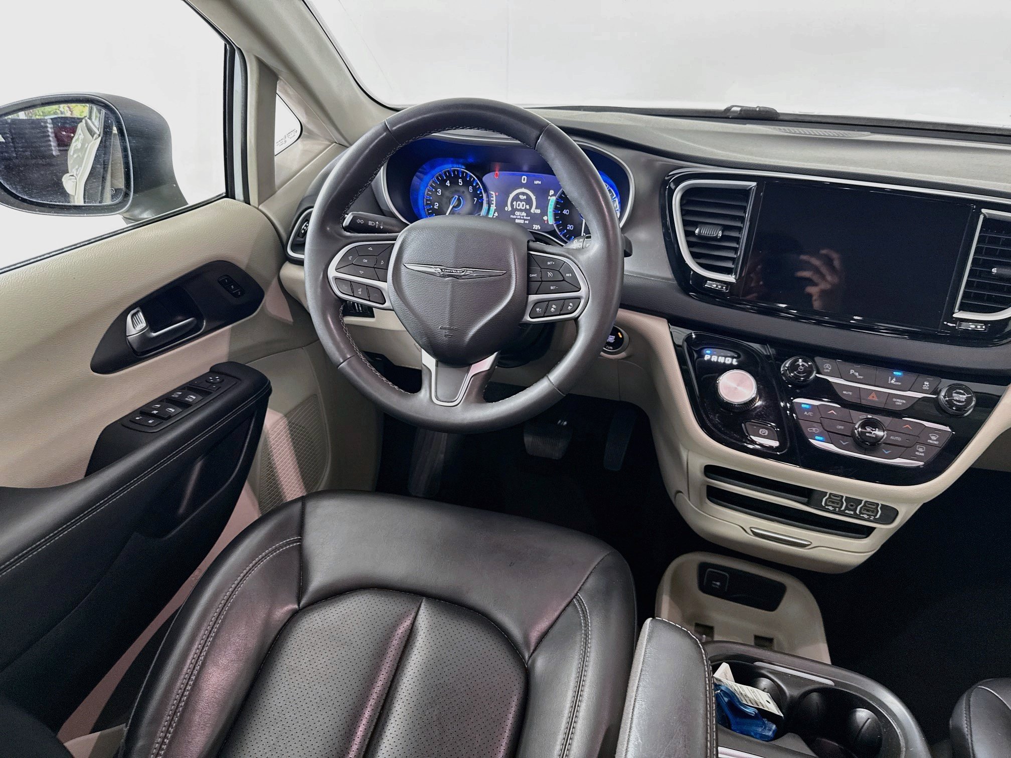Used 2023 Chrysler Pacifica Touring-L FWD image 24