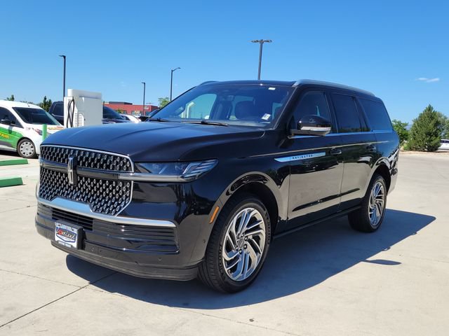 Certified 2025 Lincoln Navigator Reserve AWD/4WD image 4