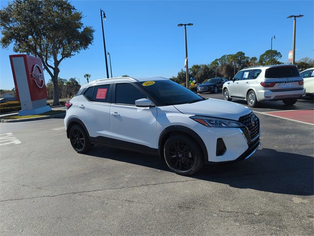 Used 2024 Nissan Kicks SV image 1