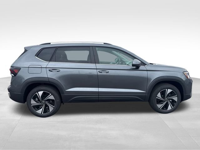 New 2026 Volkswagen Taos SE image 9