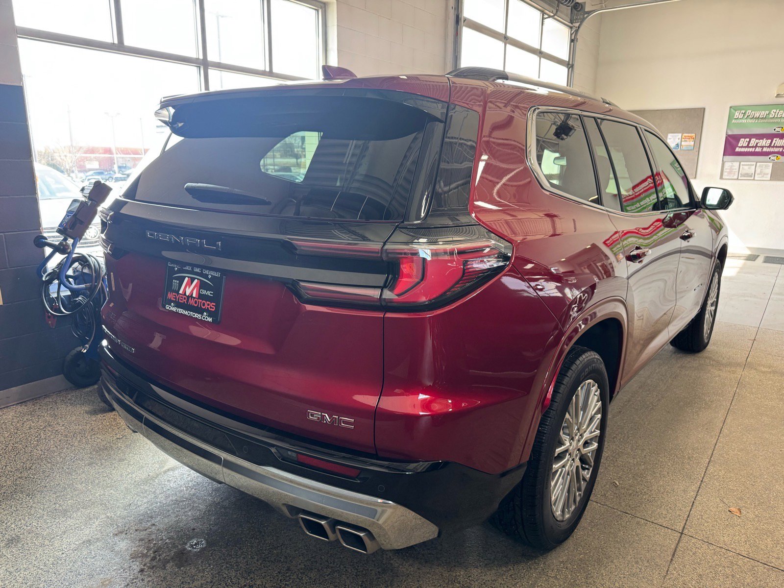Certified 2024 GMC Acadia Denali w/ LPO, Floor Liner Package AWD/4WD image 5