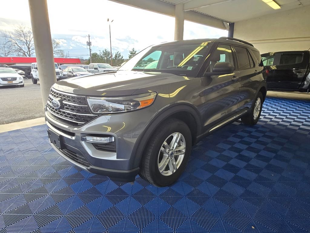 Used 2022 Ford Explorer XLT w/ Equipment Group 202A image 3