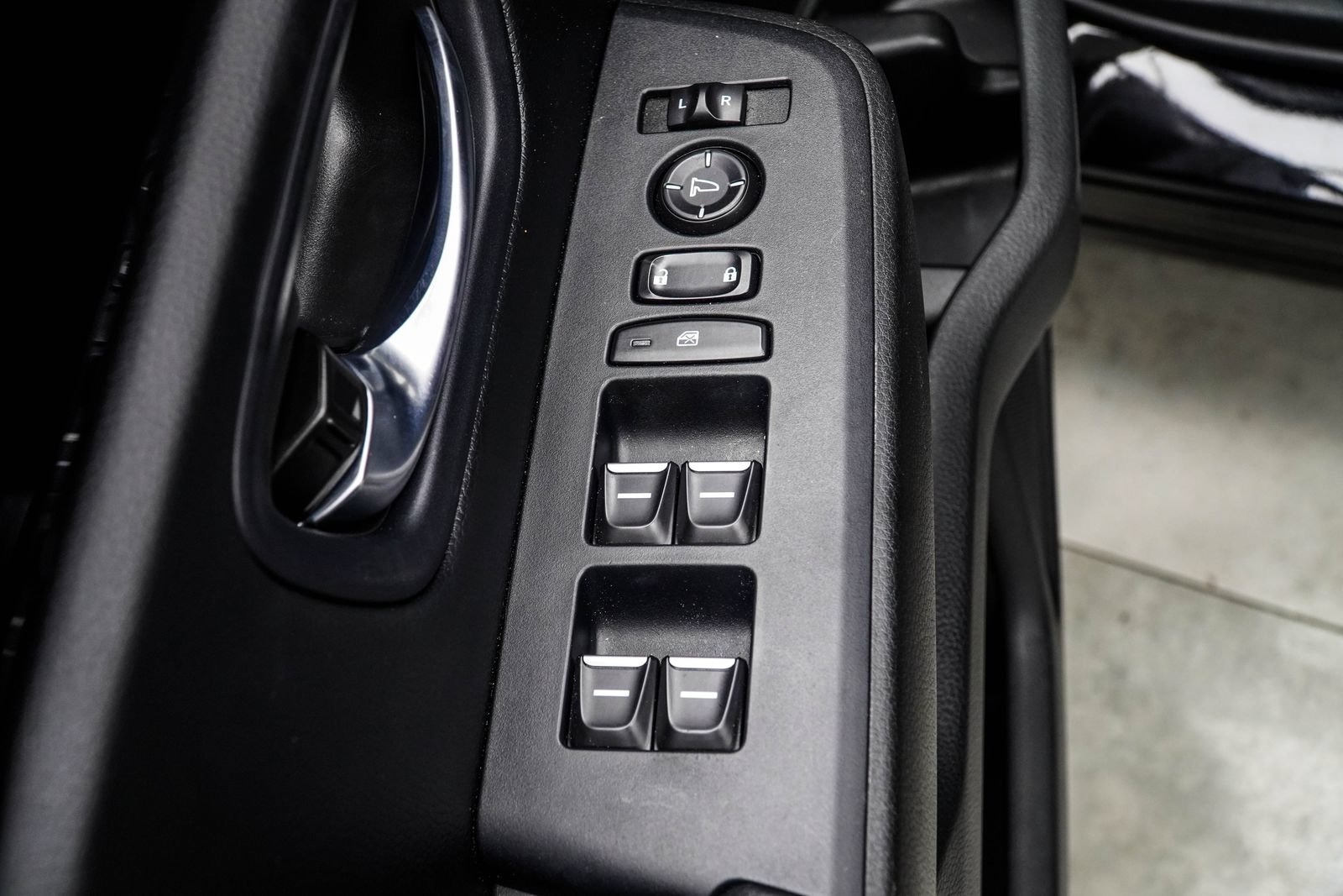 Used 2025 Honda Pilot EX-L image 36