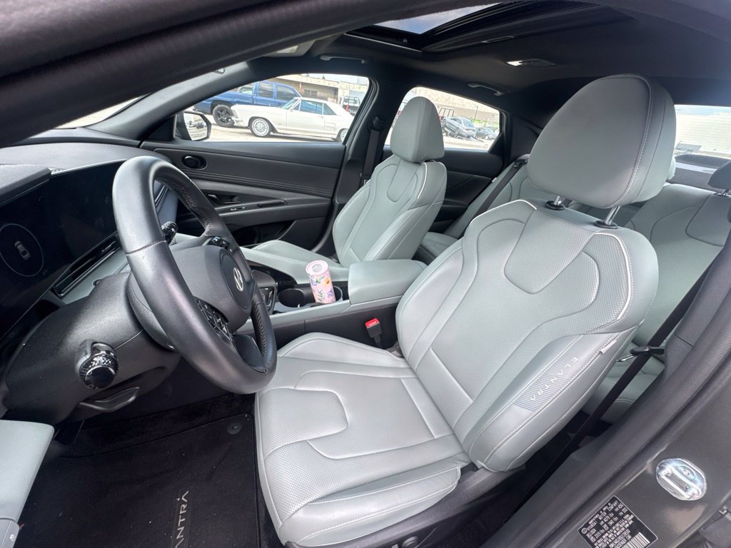 Used 2025 Hyundai Elantra Limited FWD image 17