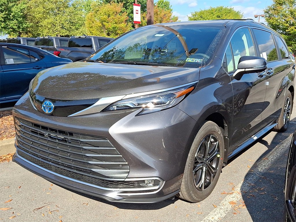 New 2025 Toyota Sienna Platinum image 3