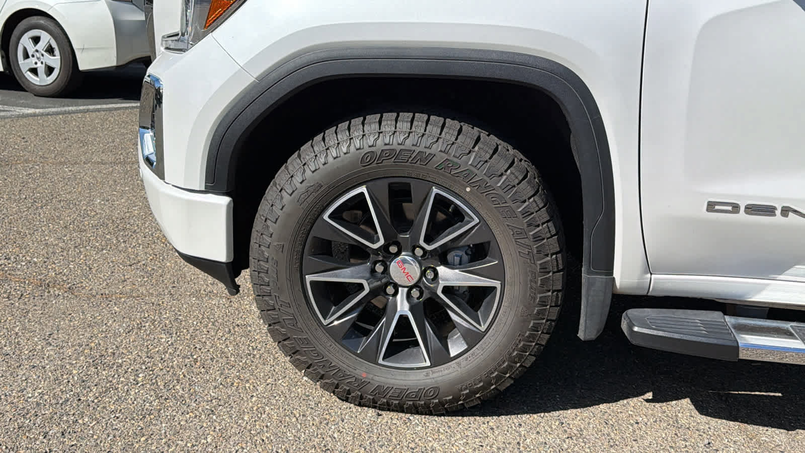 Used 2021 GMC Sierra 1500 Denali w/ Driver Alert Package II AWD/4WD image 9