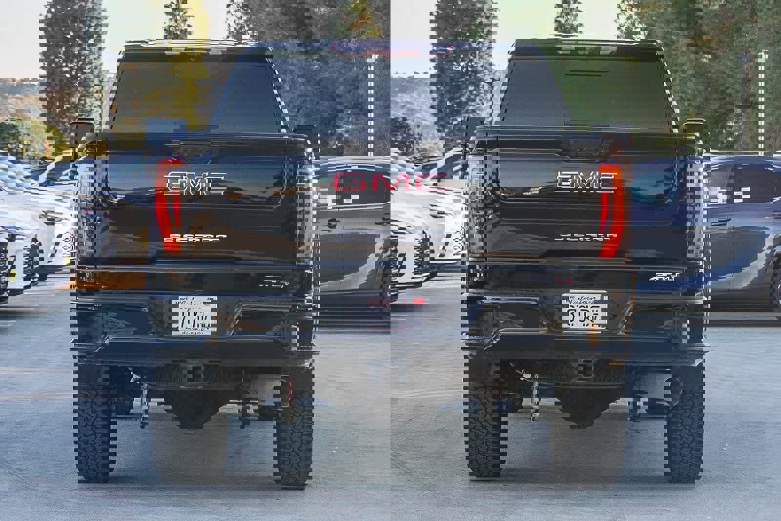 Used 2025 GMC Sierra 2500 AT4 w/ AT4 Premium Plus Package image 3